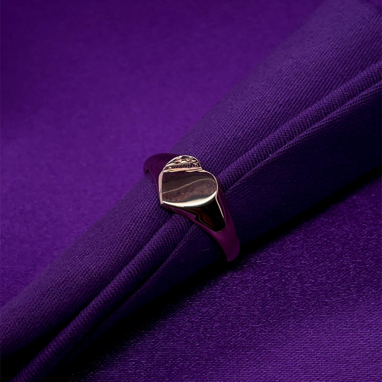 Heirloom 9ct Gold Heart Signet Ring HR13