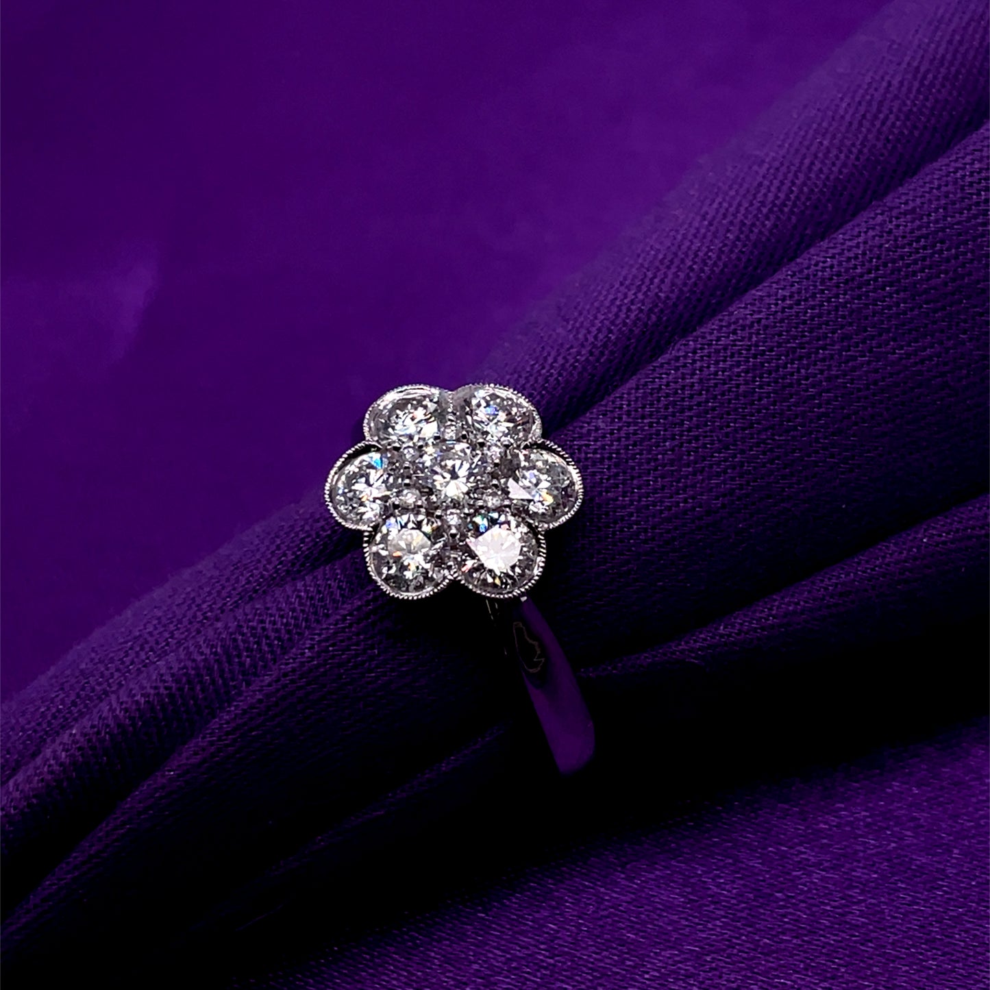 18ct White Gold 1.30ct Diamond Vintage Cluster Ring Y06