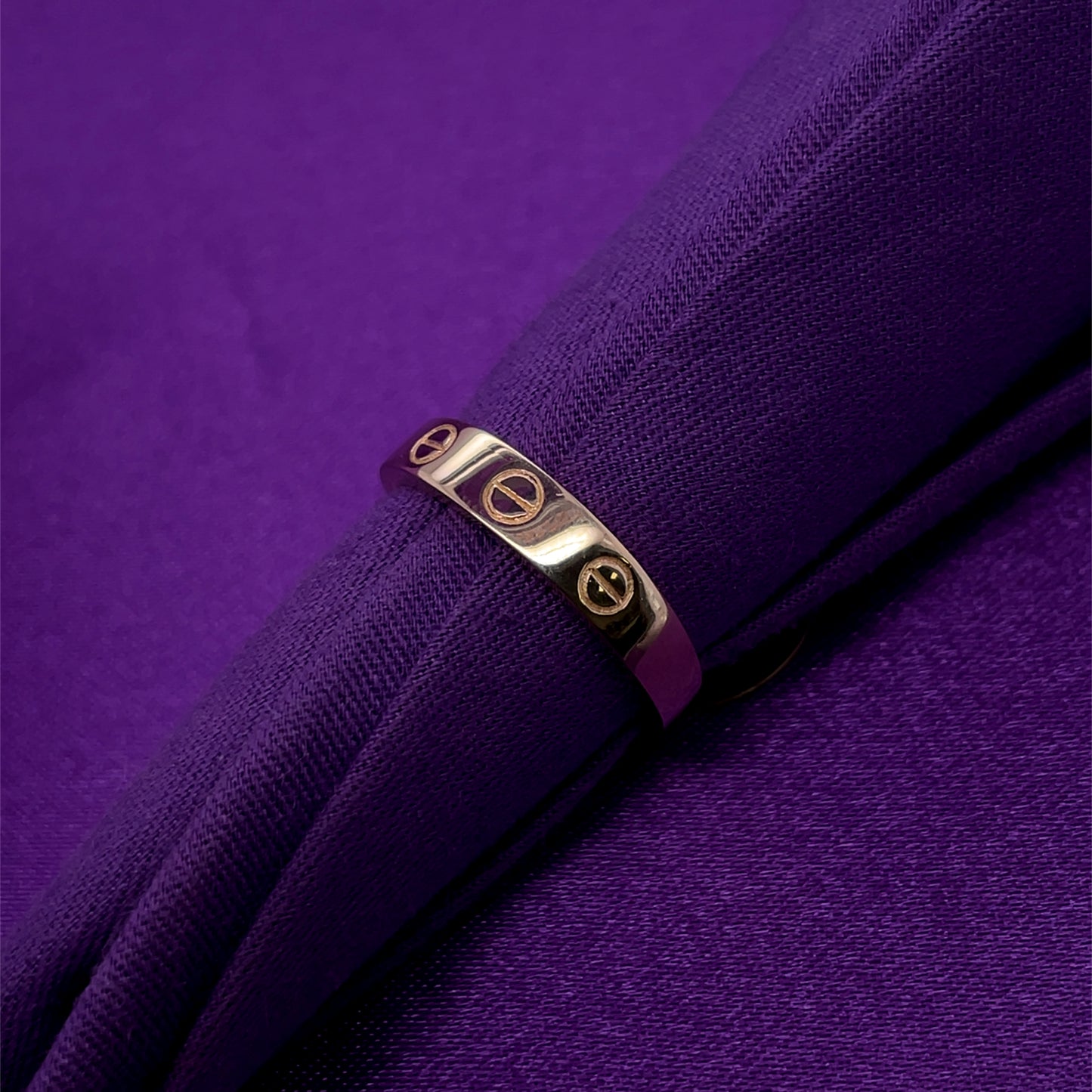 9ct Gold Band  Ring GR457