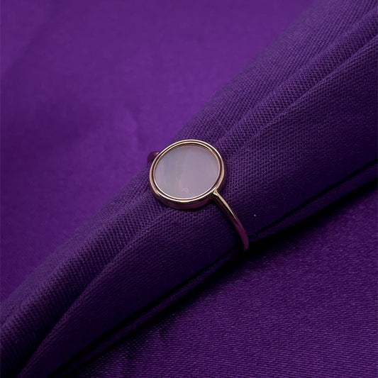 9ct Gold Mother of Pearl Disc Ring GRX281