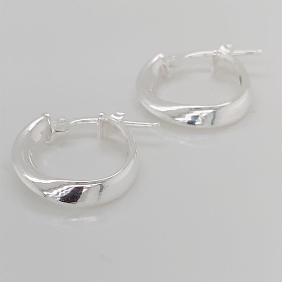 Sterling Silver 20mm Oval Twist Hoop Earrings