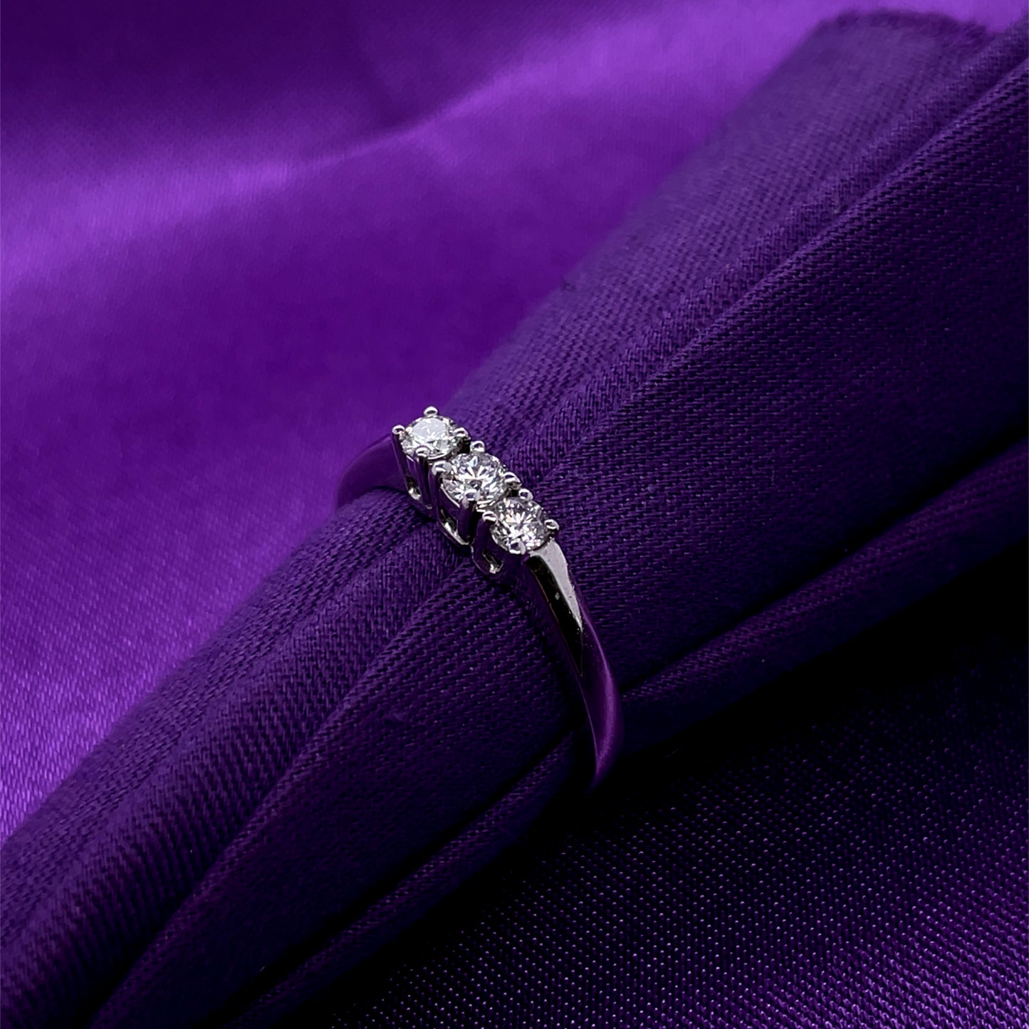 18ct White Gold Diamond 0.27ct Trilogy Ring T004