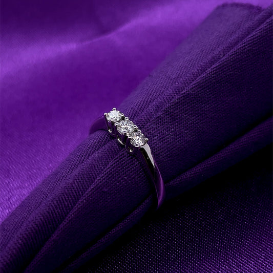 18ct White Gold Diamond 0.27ct Trilogy Ring T004
