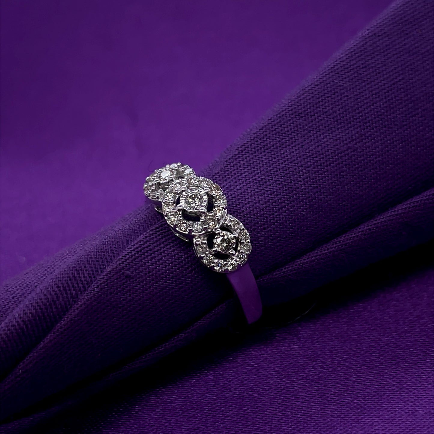 9ct White Gold Diamond 0.33ct Vintage Trilogy Ring T70