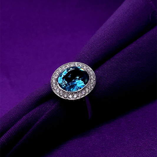 9ct White Gold Blue Topaz & Diamond Vintage Cluster Ring WRX066