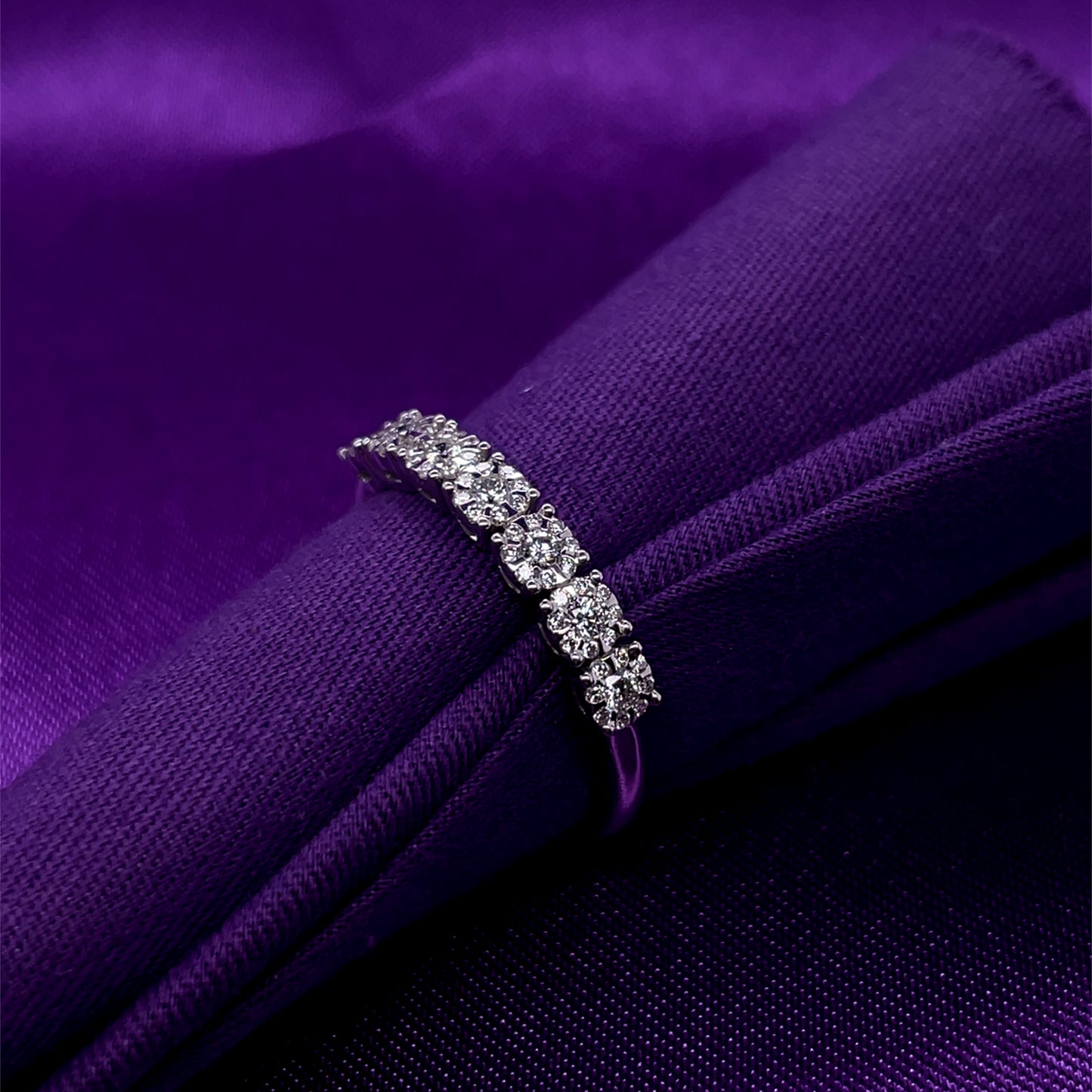 18ct White Gold Diamond 0.30ct Fantasy Band X109