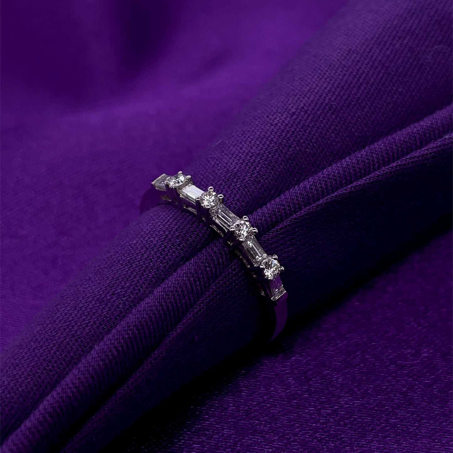 18ct White Gold Baguette/Round 0.40ct Diamond Eternity Ring X8/11