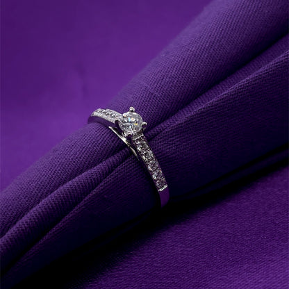 18ct White Gold Diamond Solitaire Ring Z005