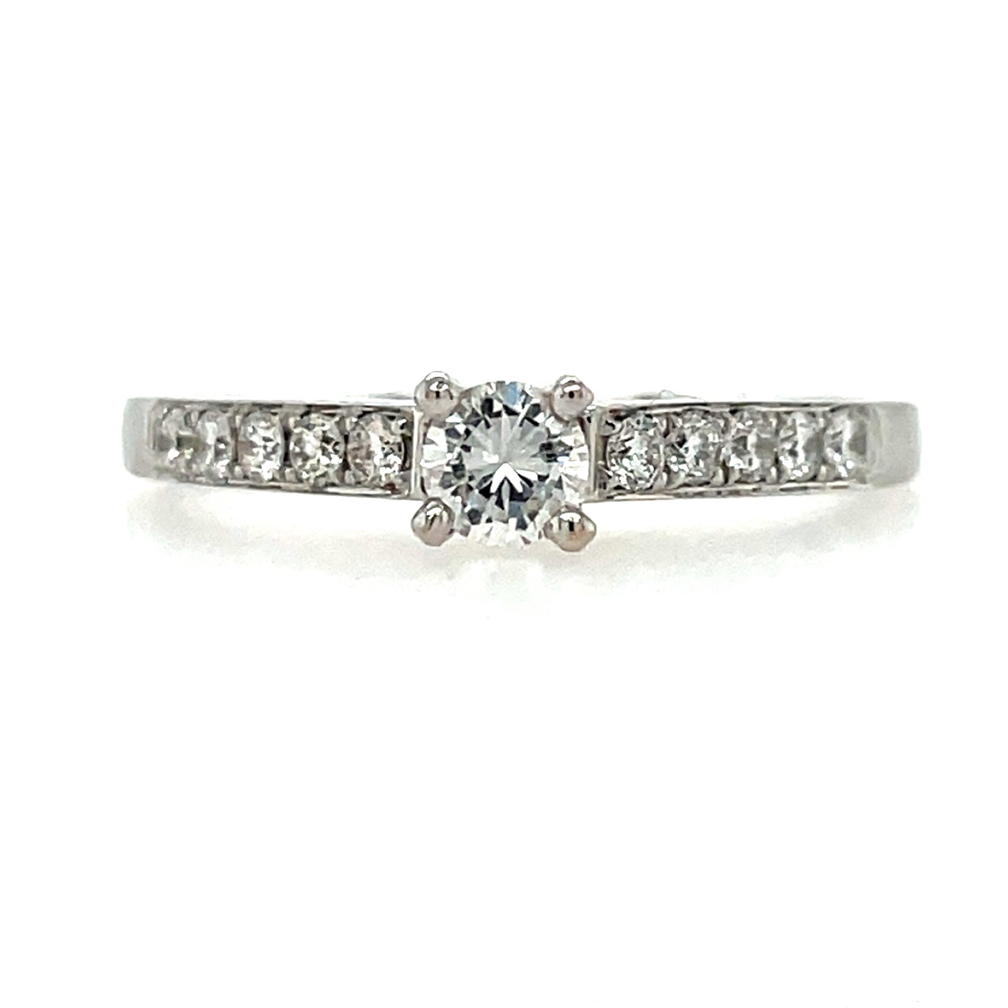 18ct White Gold Diamond Solitaire Ring Z005