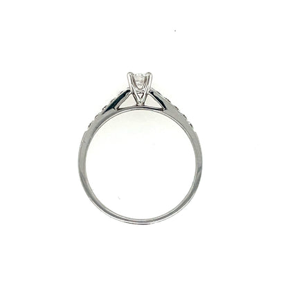 18ct White Gold Diamond Solitaire Ring Z005