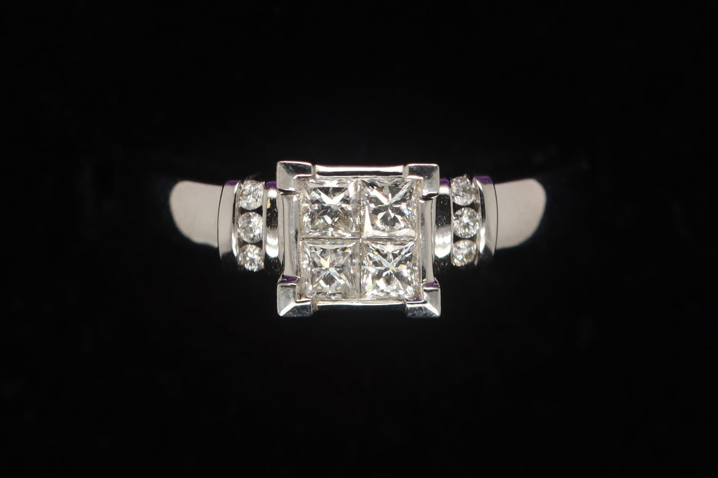 18ct White Gold Princess Diamond 0.40ct Ring Z010