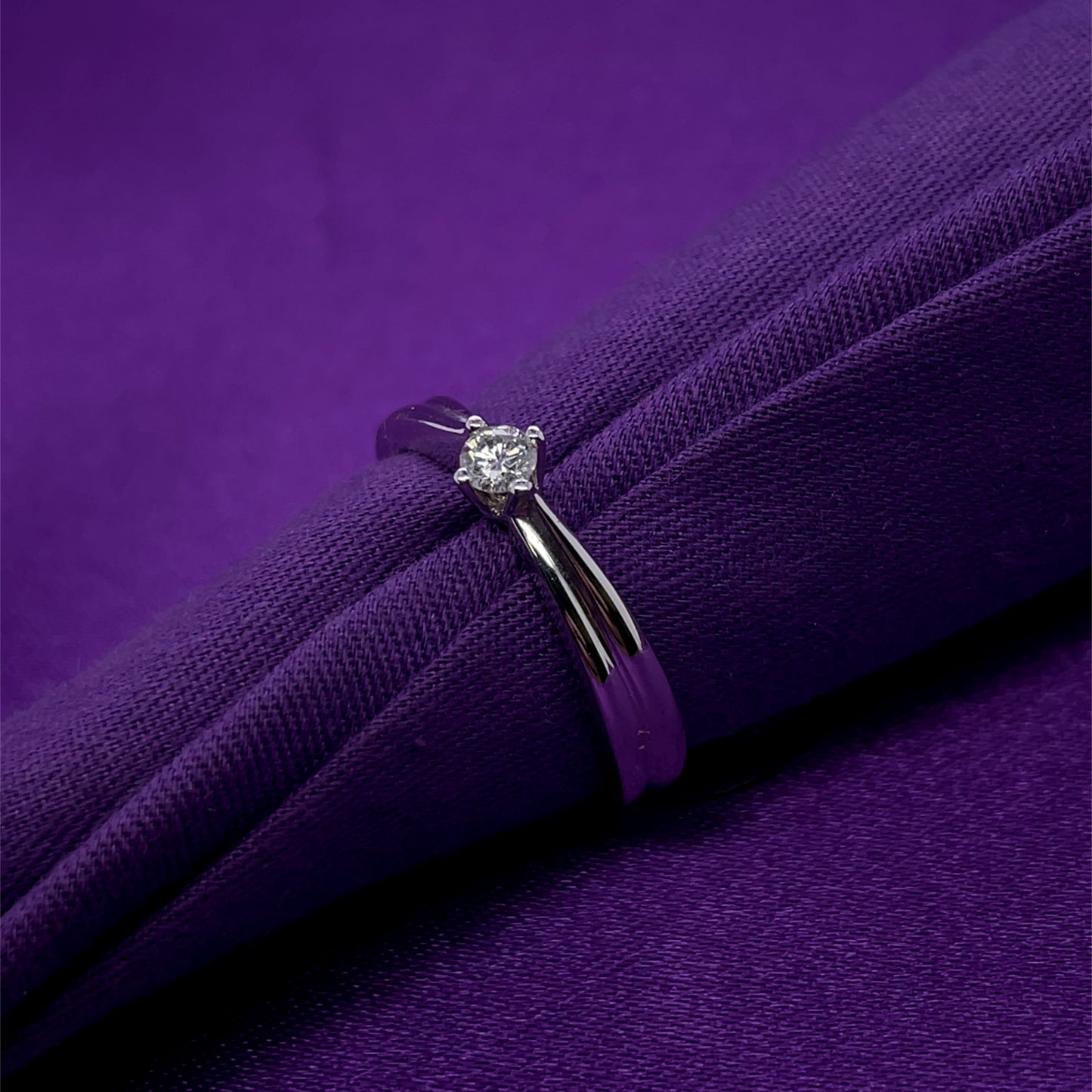 9ct White Gold Diamond  Solitaire 0.15ct Engagement Ring Z023
