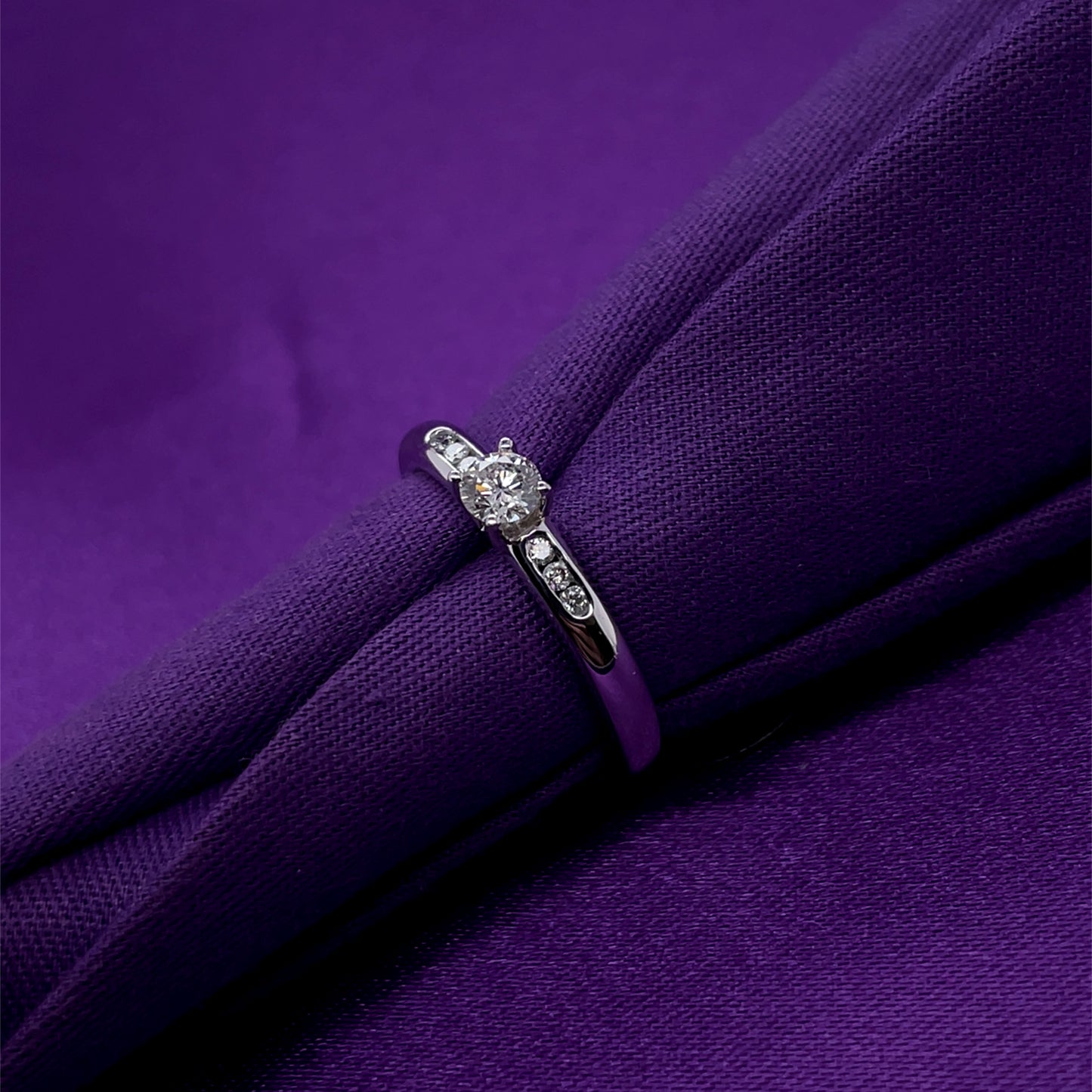 9ct White Gold Diamond 0.27ct  Solitaire Ring Z032