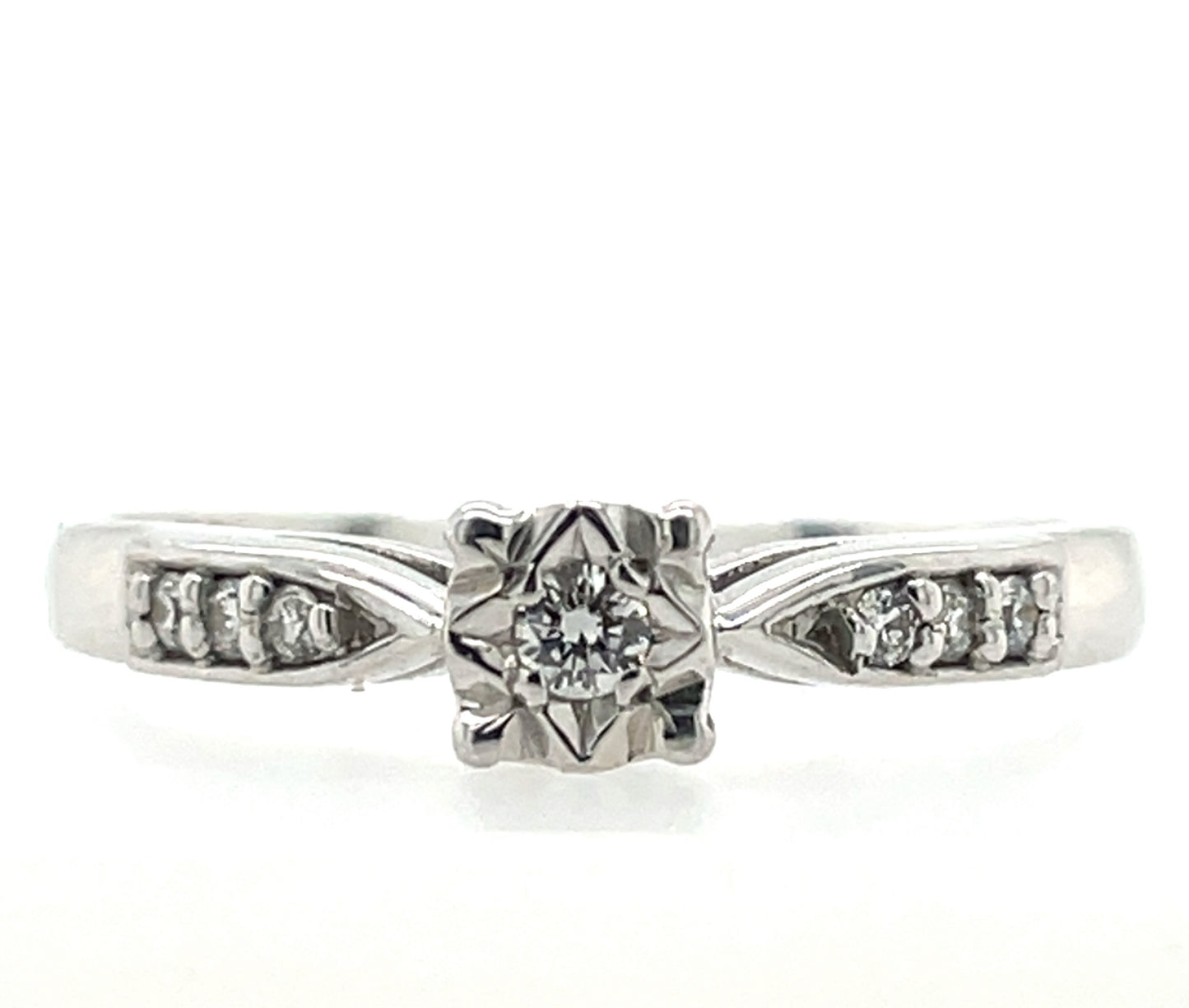 9ct White Gold Diamond Illusion Solitaire 0.10ct Engagement Ring Z058