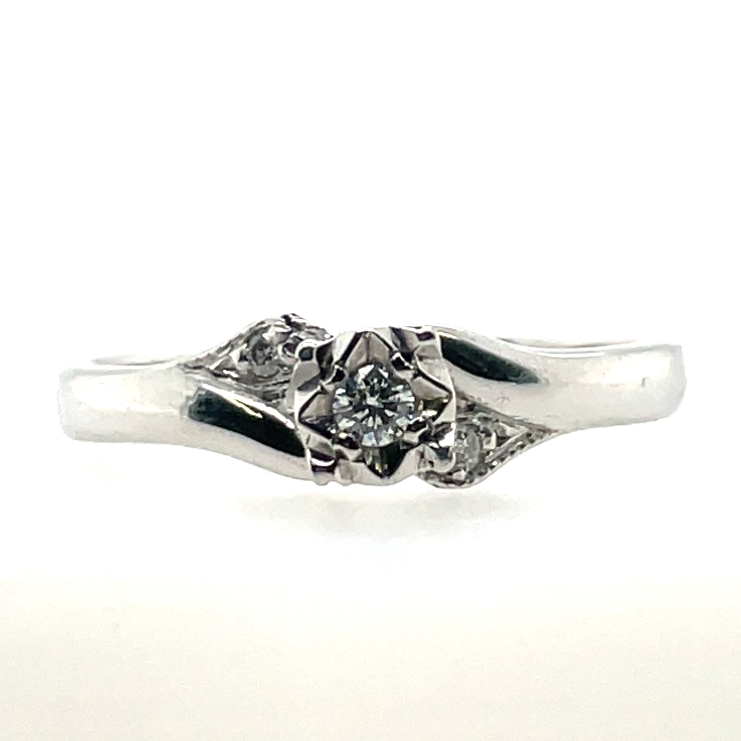 9ct White Gold Diamond 0.06ct Crossover Solitaire Ring Z059