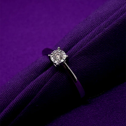 9ct White Gold Diamond Illusion Solitaire Ring Z079