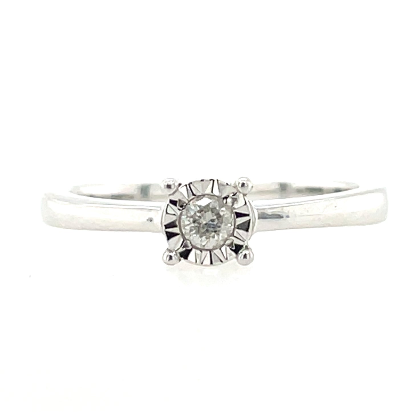 9ct White Gold Diamond Illusion Solitaire Ring Z079