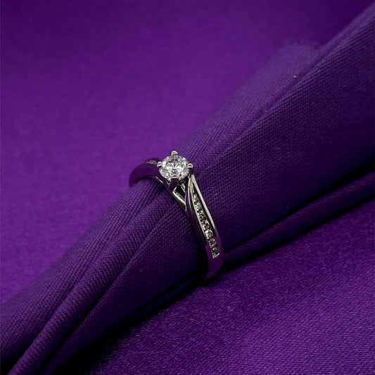 18ct White Gold  Diamond 0.58ct Classic Solitaire Channel-set Shoulders Ring Z090