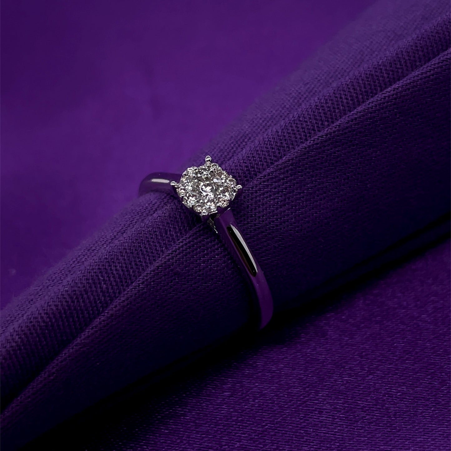 9ct White Gold Diamond  Halo 0.20ct Engagement Ring Z096