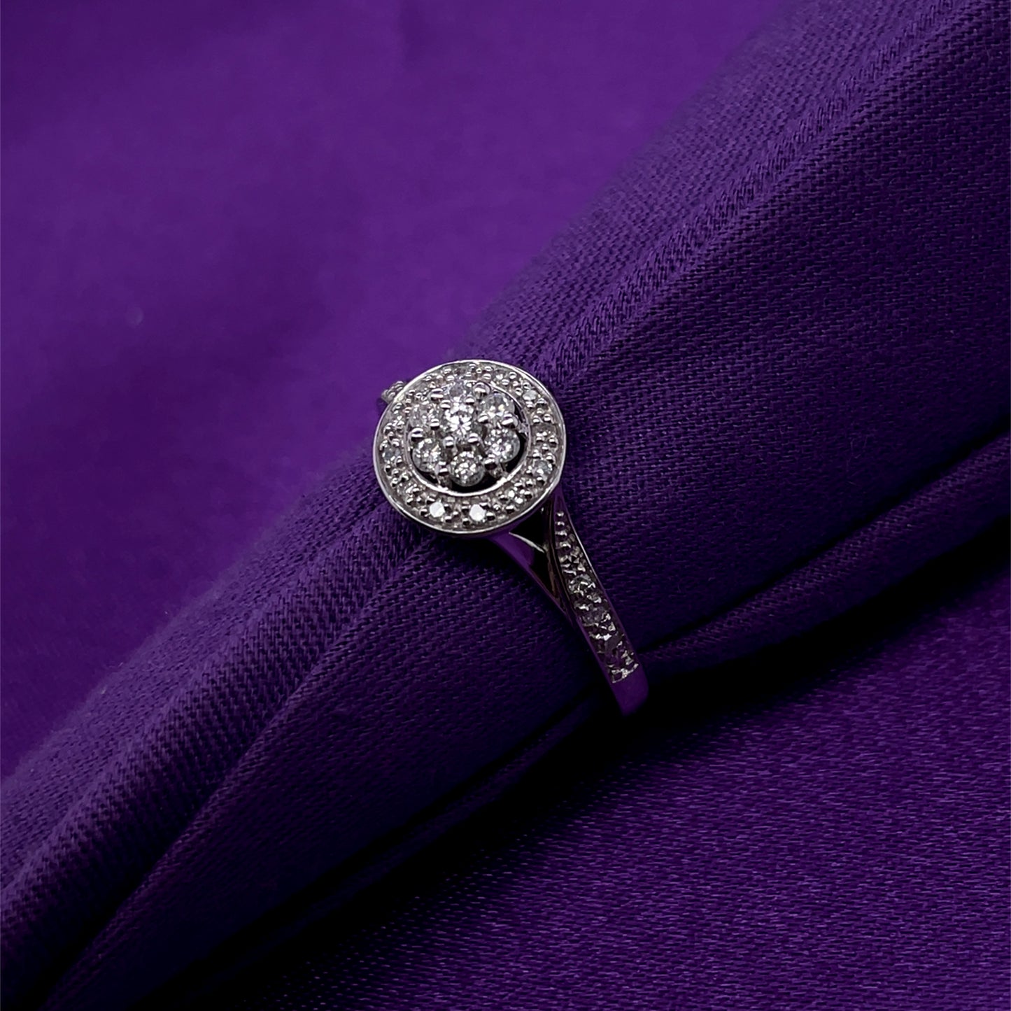 9ct White Gold Diamond Round Halo 0.25ct Engagement Ring Z108