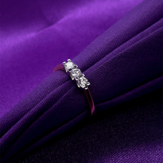 18ct Gold  Diamond Trilogy 0.35ct Ring Z10/34