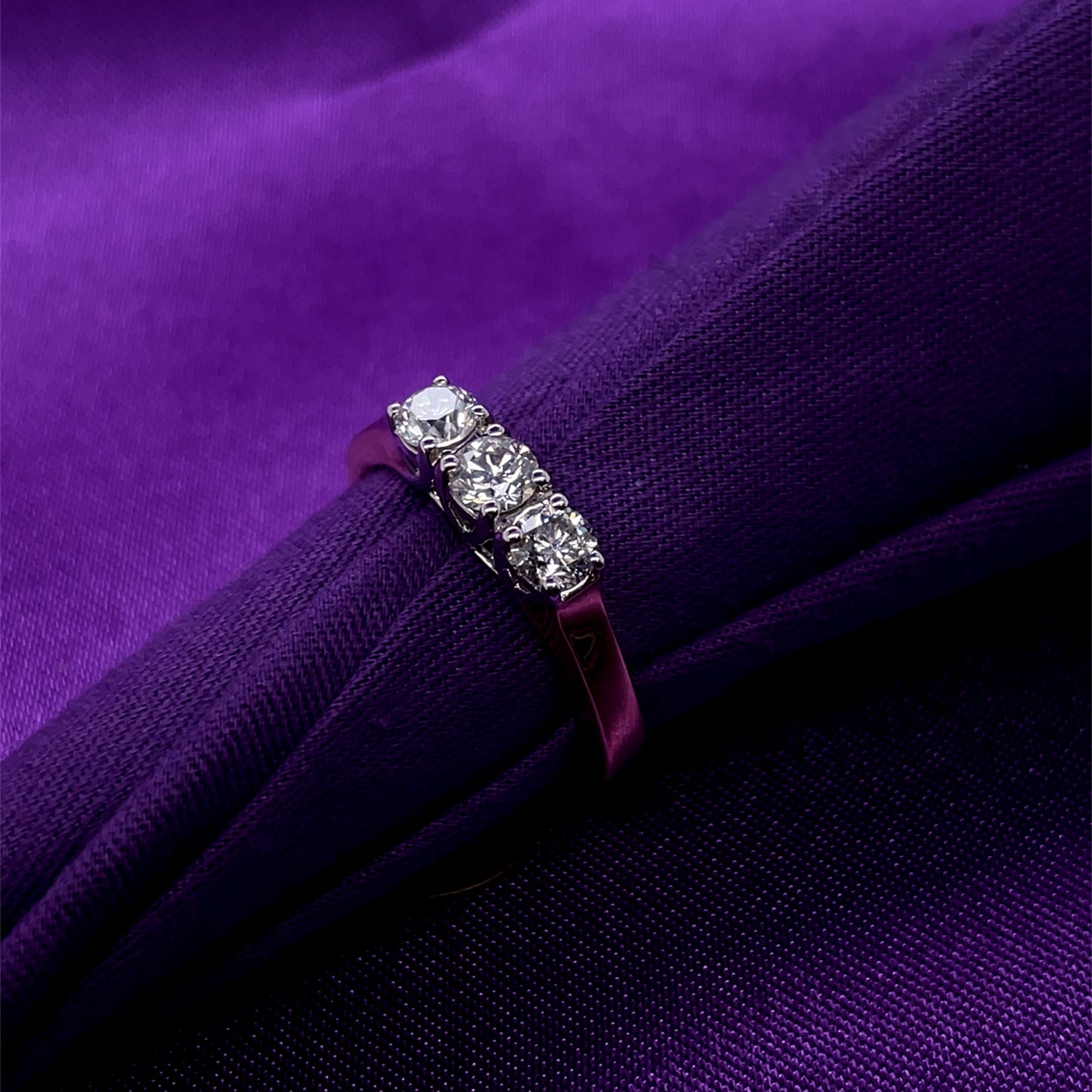 18ct Gold Diamond 0.75ct Trilogy Ring Z10/7