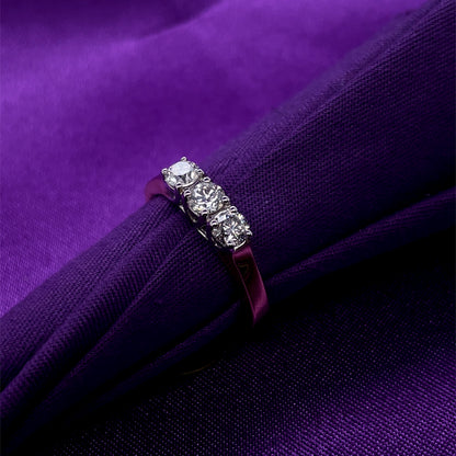 18ct Gold Diamond 0.75ct Trilogy Ring Z10/7