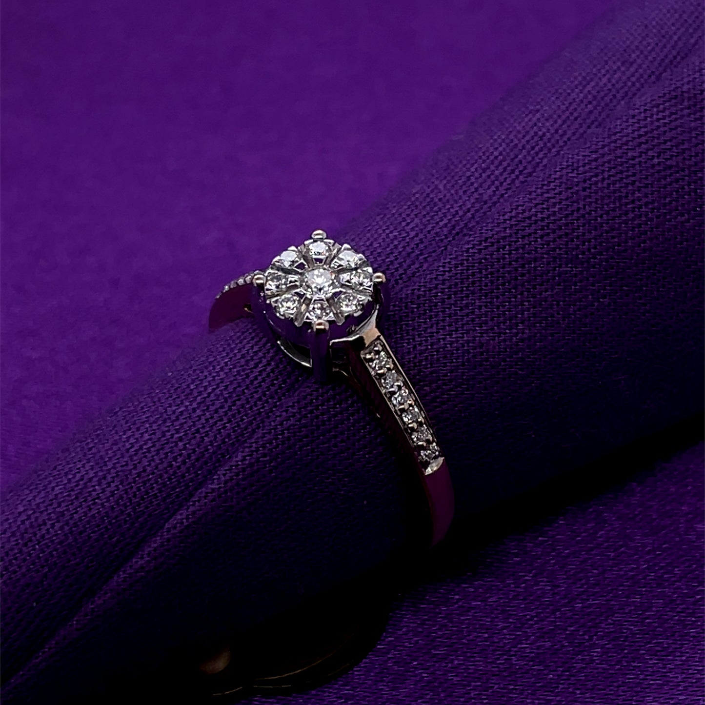 9ct Gold Diamond Illusion Solitaire 0.23ct Ring Z115