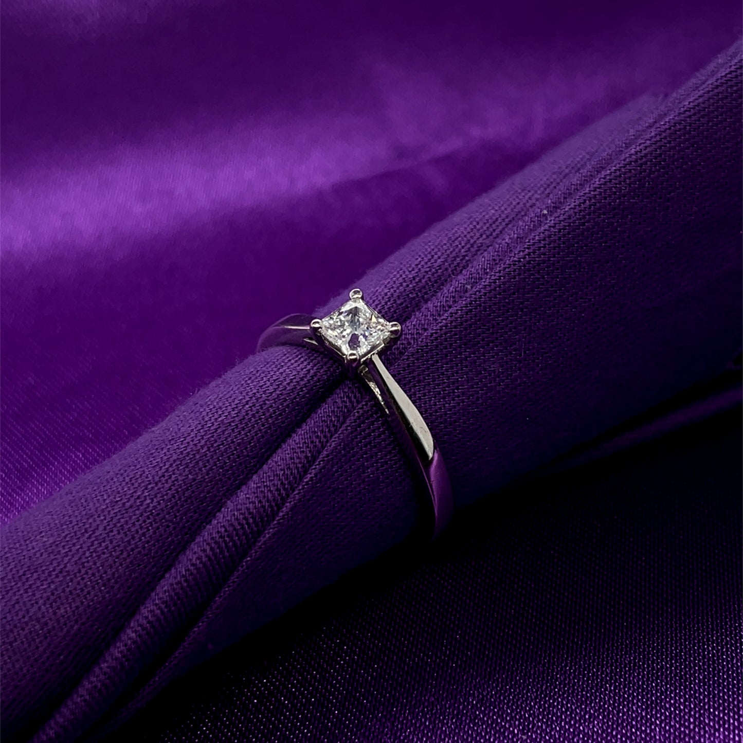 18ct White Gold 0.40ct Princess Diamond Classic Solitaire Ring Z11/17