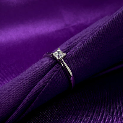 18ct White Gold 0.40ct Princess Diamond Classic Solitaire Ring Z11/17