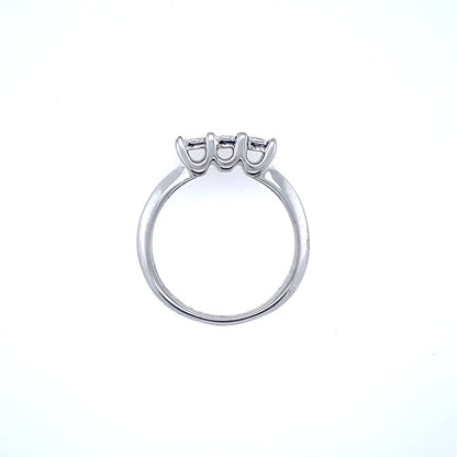 9ct White Gold Diamond Illusion Trilogy Ring Z12/11