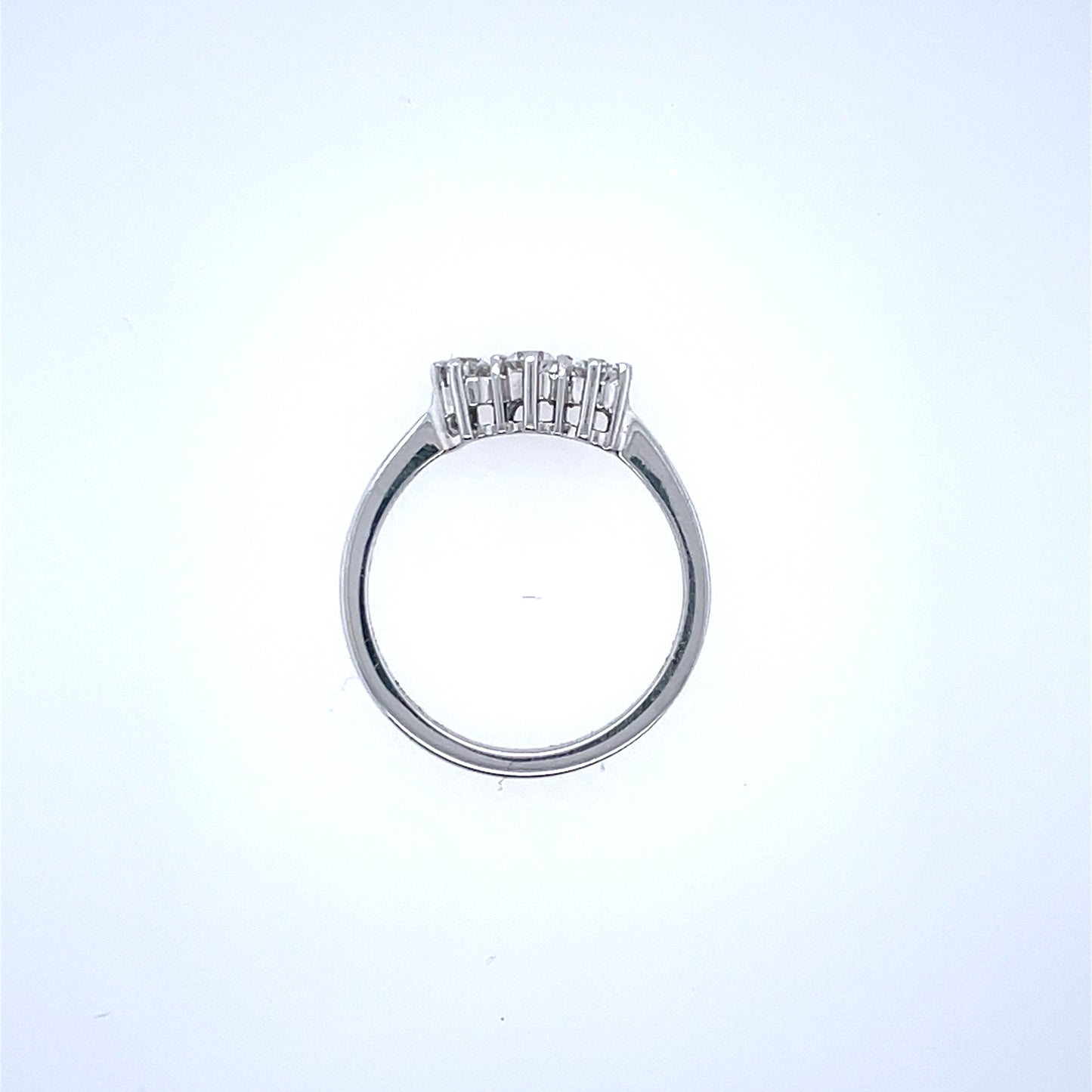 18ct White Gold Diamond 0.25ct Trilogy Ring Z12/32