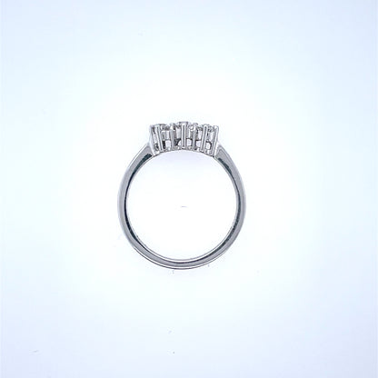 18ct White Gold Diamond 0.25ct Trilogy Ring Z12/32