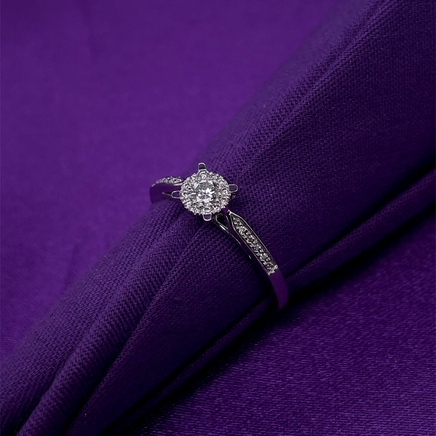 9ct White Gold Diamond 0.25ct Halo Solitaire Ring Z120