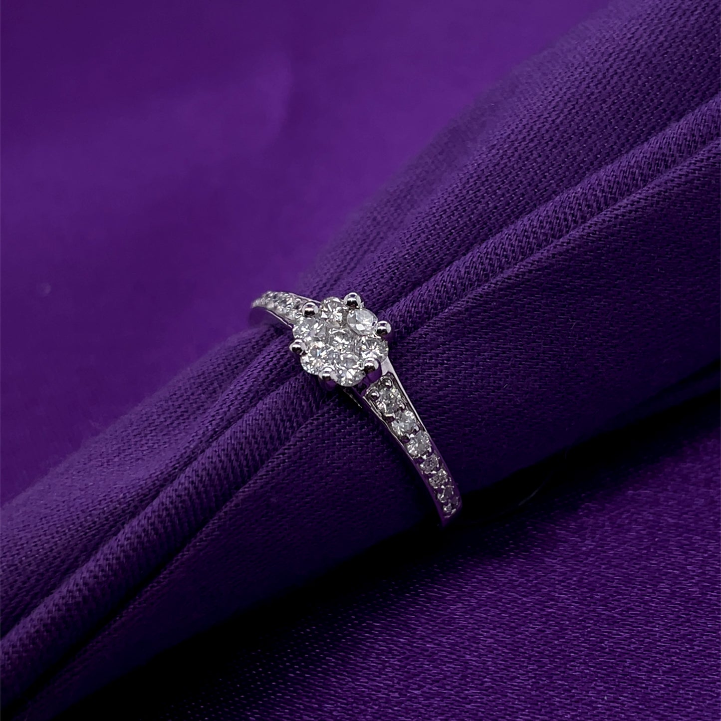 9ct White Gold Diamond 0.40ct Round Halo Ring Z143