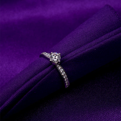 18ct Gold 0.55ct Diamond Twist Solitaire Ring Z148