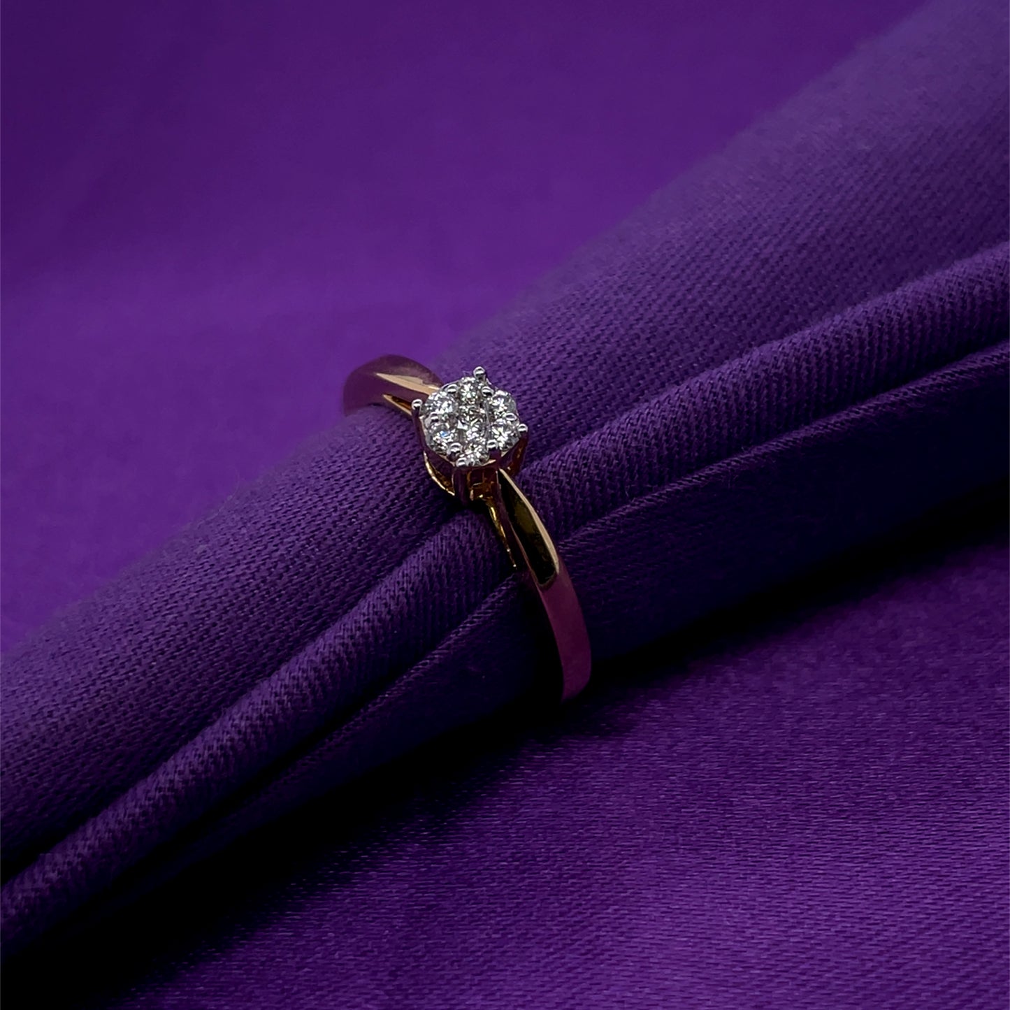 18ct Yellow Gold Diamond Halo Ring Z193