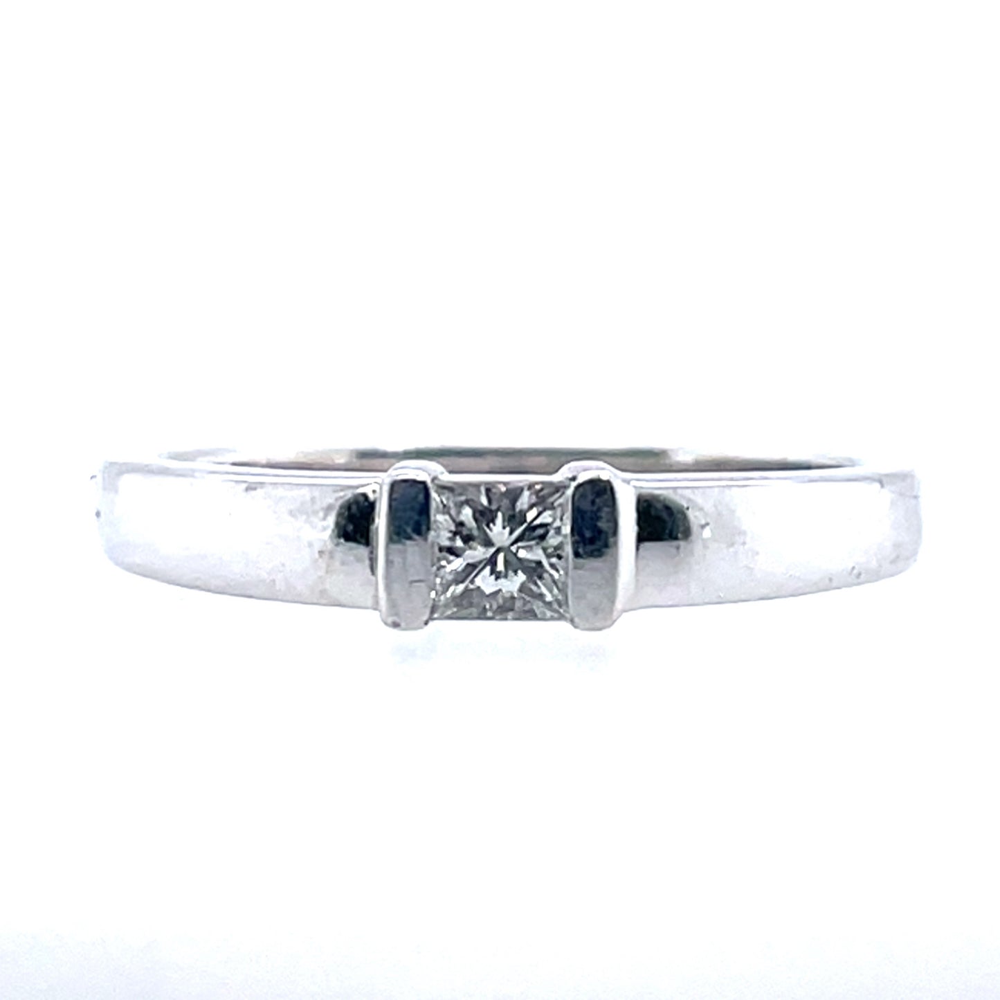 18ct White Gold Princess-Cut Diamond 0.21ct Solitaire Ring Z6/17