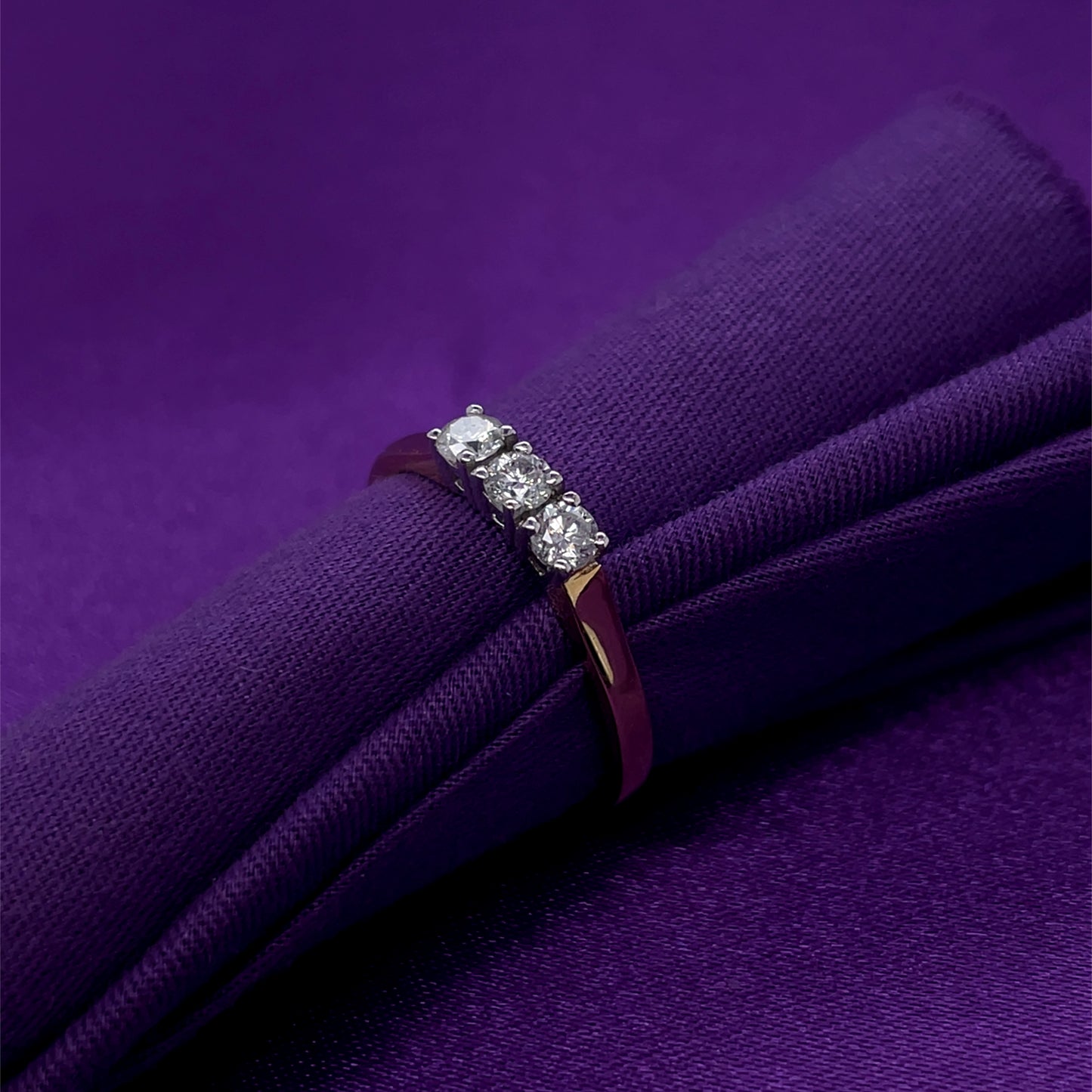 18ct Gold Diamond 0.30ct Trilogy Ring Z6/9