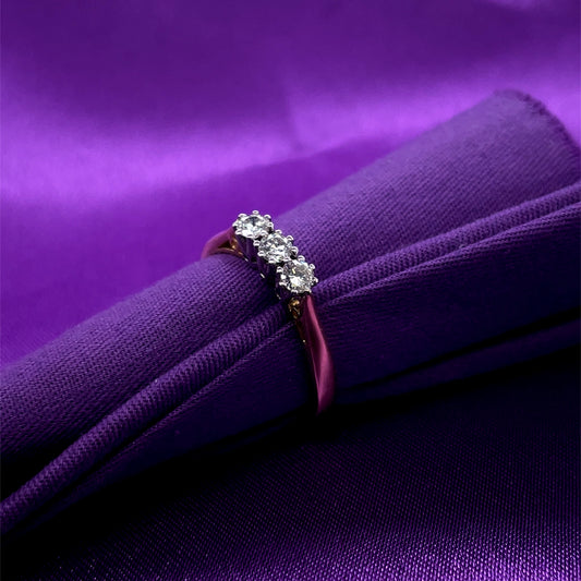 18ct Gold Diamond 0.35ct Trilogy Ring Z6/10