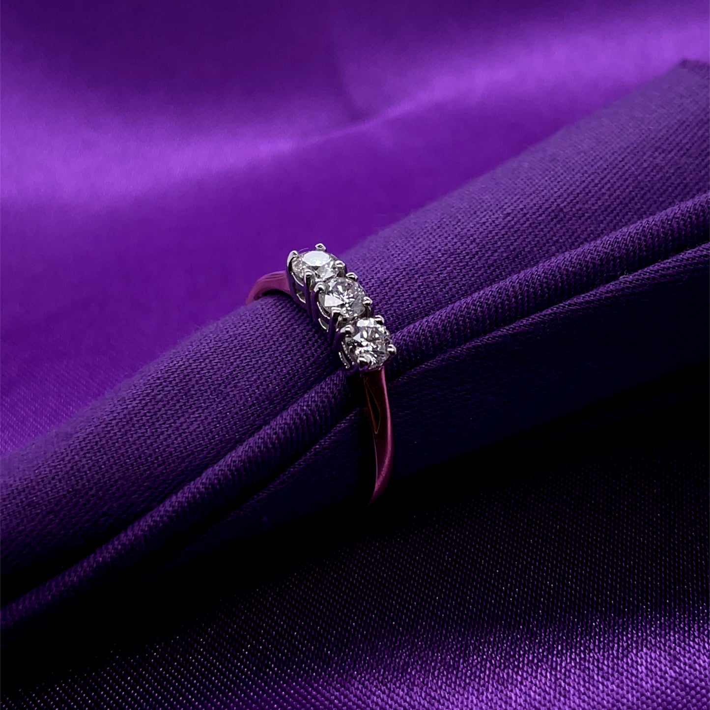 18ct Gold Diamond 0.60ct Trilogy Ring Z8/19