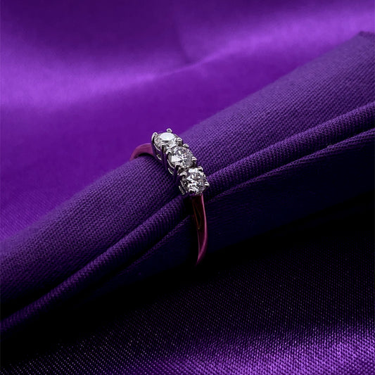 18ct Gold Diamond 0.60ct Trilogy Ring Z8/19