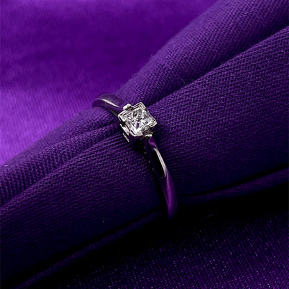 18ct White Gold Princess-Cut Diamond 0.20ct Solitaire Ring Z9/11