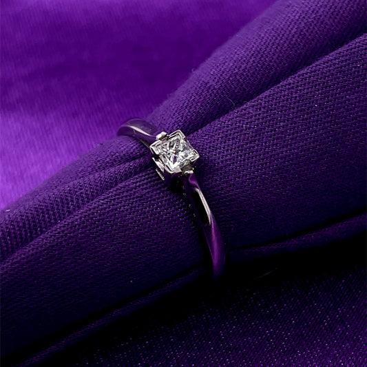 18ct White Gold Princess-Cut Diamond 0.20ct Solitaire Ring Z9/11