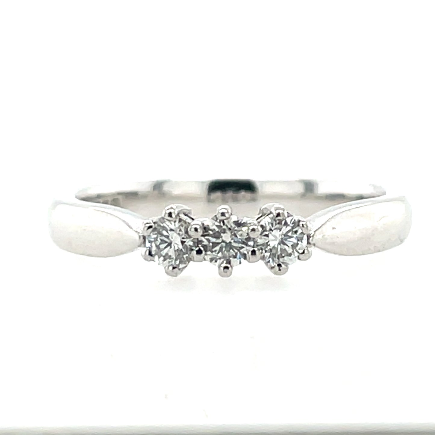 18ct White Gold Diamond Trilogy 0.25ct Ring Z9/25