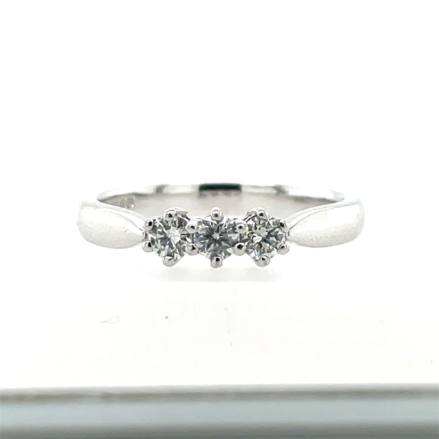 18ct White Gold Diamond Trilogy 0.30ct Ring Z9/26