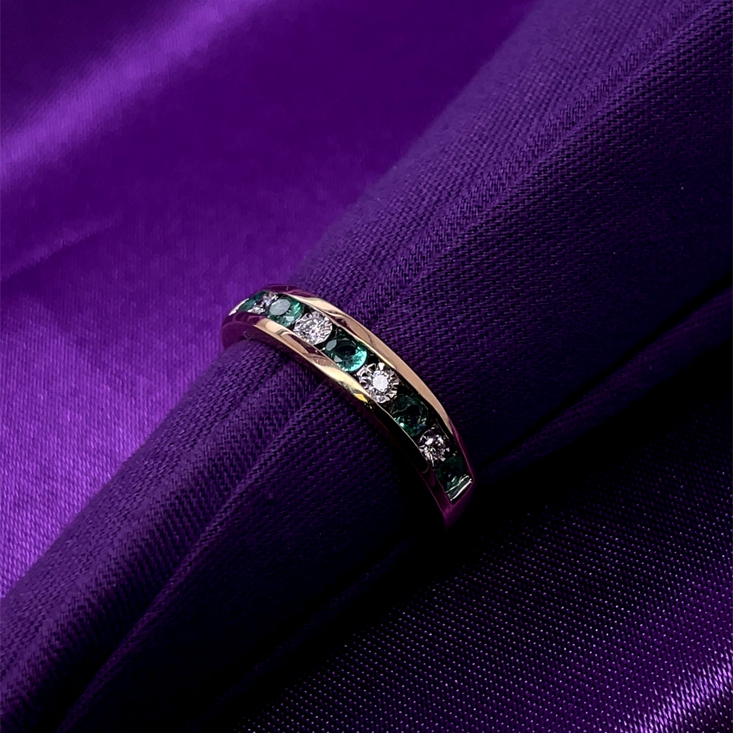 9ct Gold Emerald & Diamond Eternity Ring GRE082