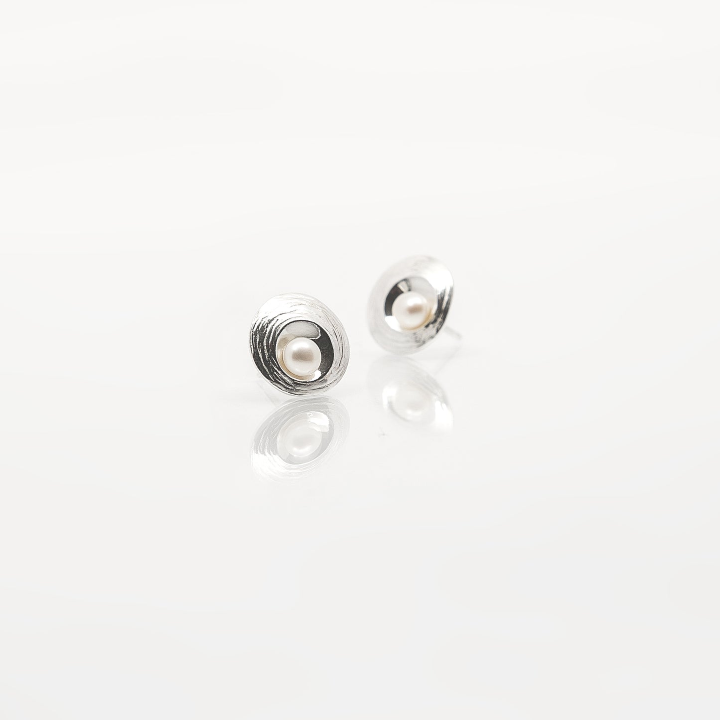 Martina Hamilton Oyster Pearl Tiny Stud Earrings