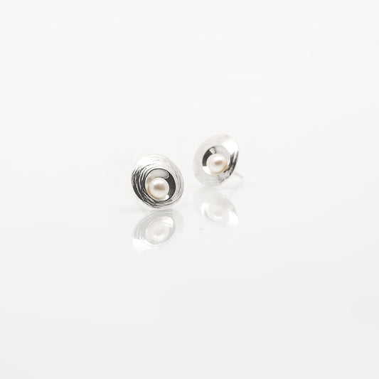 Martina Hamilton Oyster Pearl Tiny Stud Earrings OP2P