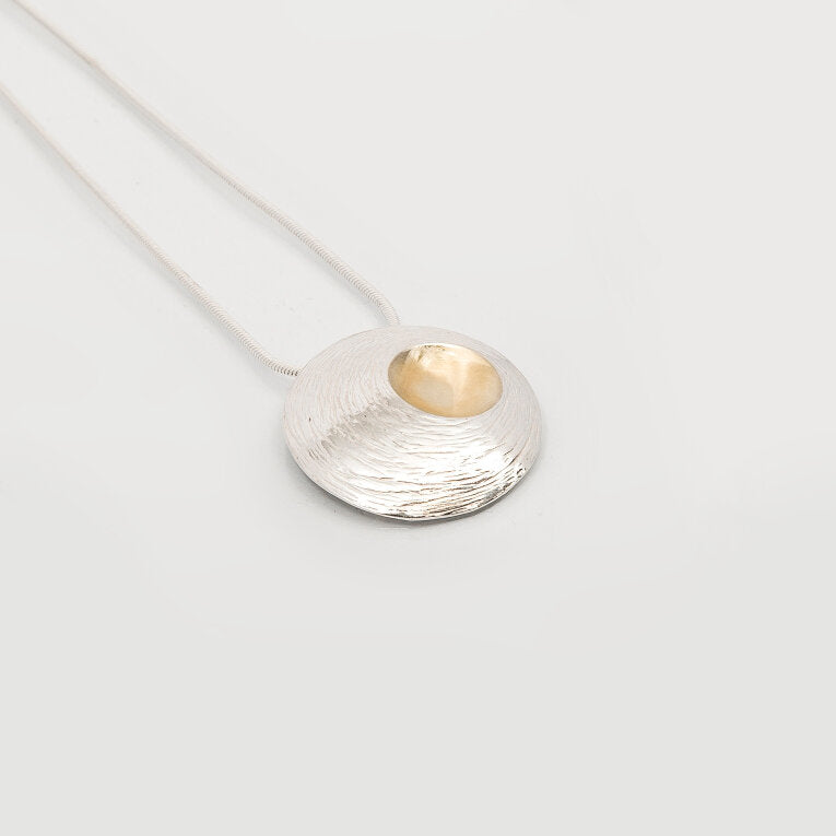 Martina Hamilton Moon Shell Medium Pendant OPC3K-GP